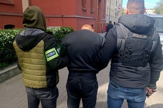 Bydgoscy policjanci zatrzymali nożownika! Dźgał swojego kolegę i jego matkę!