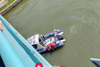 Mężczyzna założył się, czy wejdzie do Wisły. Zniknął pod wodą w rejonie Mostu Powstańców Śląskich