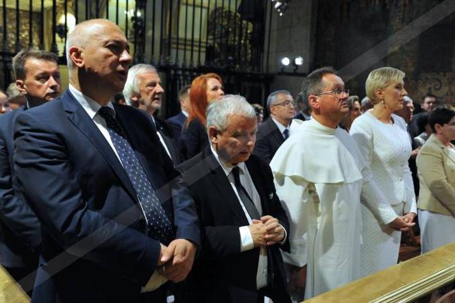 Syn Szydło, ks. Tymoteusz odprawił mszę. Na prymicji Kaczyński i Rydzyk 