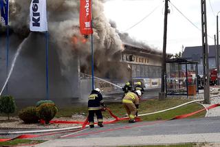 Lubrza. Potężny pożar zabrał im cały dobytek. Pan Benek potrzebuje pomocy internautów [ZDJĘCIA]