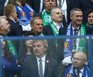Politycy fani Lechii Gdańsk: Tusk, Wałęsa, Nawrocki, Kurski