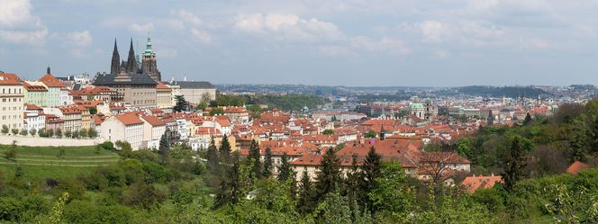 Panorama na Pragę ze wzgórza Petrin