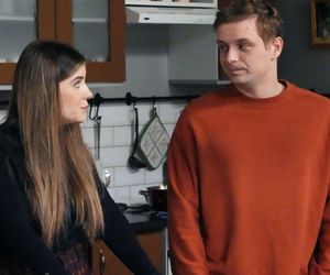 Barwy szczęścia odc. 3180. Agata (Natalia Zambrzycka), Hubert (Marek Molak)