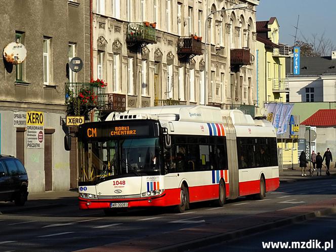 Blisko 170 autobusów w czasie Wszystkich Świętych. Linie 4 i CM jeździły co 3 minuty! [ZDJĘCIA]