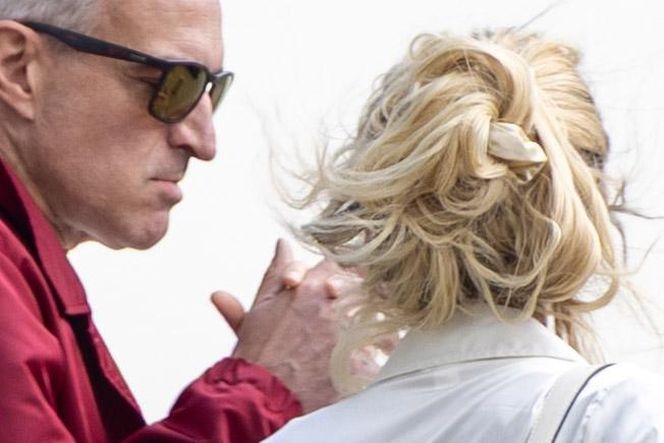 Tak Paweł Orleański całuje nieżonę!