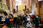 Poznań: Protest w sprawie aborcji w katedrze! Katoliczko, nie jesteś sama [ZDJĘCIA] 