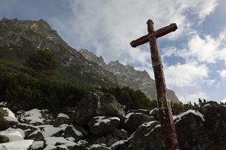 Wyjątkowy cmentarz w Tatrach Wysokich. „Umarłym na pamiątkę, żyjącym ku przestrodze” 