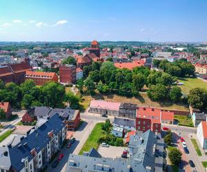 Zadziwiające, ile osób mieszka w tych miastach. Człowiek na człowieku. Tu gęstość zaludnienia jest najwyższa.