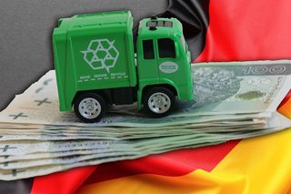 Praca w Niemczech bez znajomości języka! Płacą ponad 9000 zł na śmieciarce