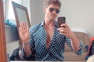 Mikołaj Roznerski w spektaklu Kłamstwo