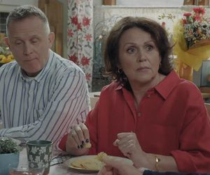 M jak miłość, odcinek 1886. Marysia (Małgorzata Pieńkowska), Artur Rogowski (Robert Moskwa)