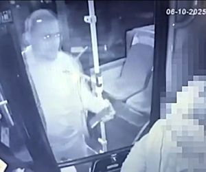 Furiat zaatakował kierowcę autobusu. Wszystko się nagrało, teraz szuka go policja