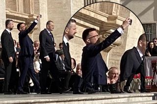 Zachowanie Hołowni na pogrzebie papieża wywołało burzę! Teraz tłumaczy, jak było naprawdę
