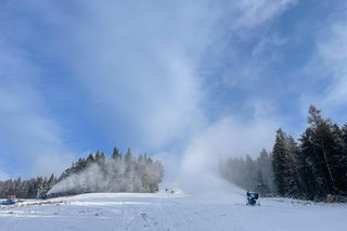 Niewielka wieś w Małopolsce już za chwilę będzie pękać w szwach. Czekają na narciarzy 