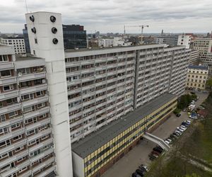 Titanic w centrum Wrocławia. Szesnastopiętrowy galeriowiec przy Powstańców Śląskich to jeden z największych molochów we Wrocławiu