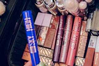 Lot Wizz Air x Sky High do Barcelony! Maybelline New York unosi rzęsy do samego nieba!