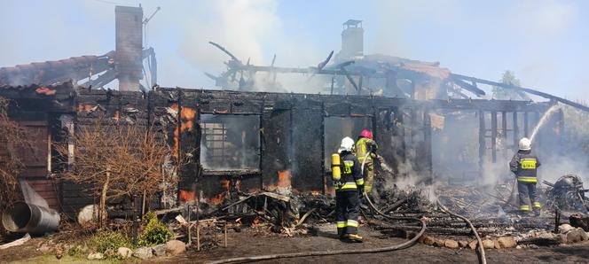 Pożar domu w Suchej pod Tucholą. Z budynku nic nie zostało [ZDJĘCIA]