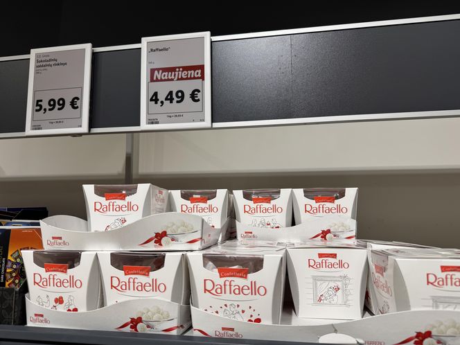 Za 150-gramowe opakowanie Rafaello trzeba zapłacić 4,49 euro (19,05 zł)