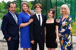 Barwy szczęścia, odcinek 2928: Koszmarny finał balu ósmoklasisty Ewy i Aleksa! Wylądują na komisariacie i tyle będzie z wakacji - ZDJĘCIA