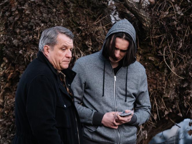 Na Wspólnej odc. 3261. Janek (Bartłomiej Kraszewski), Marek (Grzegorz Gzyl)