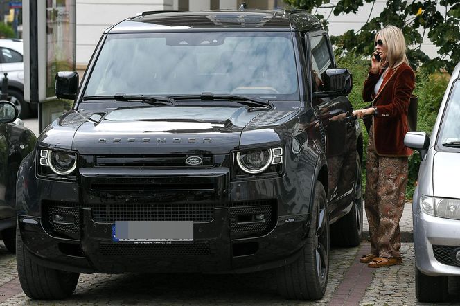 Agnieszka Woźniak-Starak zamieniła eko elektryczna Teslę na potężnego Defendera za 400 tyś.