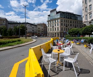 Plac Zbawiciela już w letnim klimacie