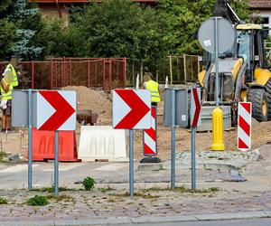 Kierowcy tkwią w korkach, robotnicy się śmieją. Sielankowy nastrój podczas remontu