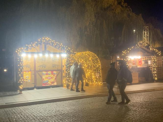 Tłumy bydgoszczan na jarmarku świątecznym. „Spodziewałam się innych cen” [ZDJĘCIA]