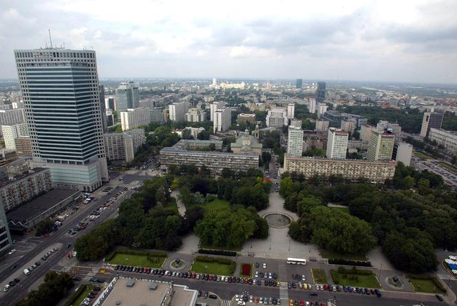 Aż trudno uwierzyć, że tak 20 lat temu wyglądała Warszawa. Miasto nie do poznania!