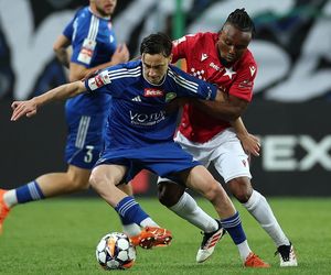 Rafał Mikulec w spotkaniu z Miedzią Legnica nabawił się bardzo groźnie wyglądającej kontuzji. Zawodnik długo opatrywany był na murawie, skąd zabrała do karetka
