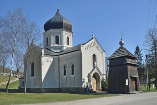 To dawna wieś królewska w Małopolsce. W pobliżu cerkwi wydobywano ropę naftową