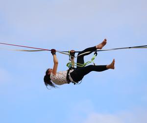   Urban Highline Festival 2023 w Lublinie. Slacklinerzy robią cuda na linach!