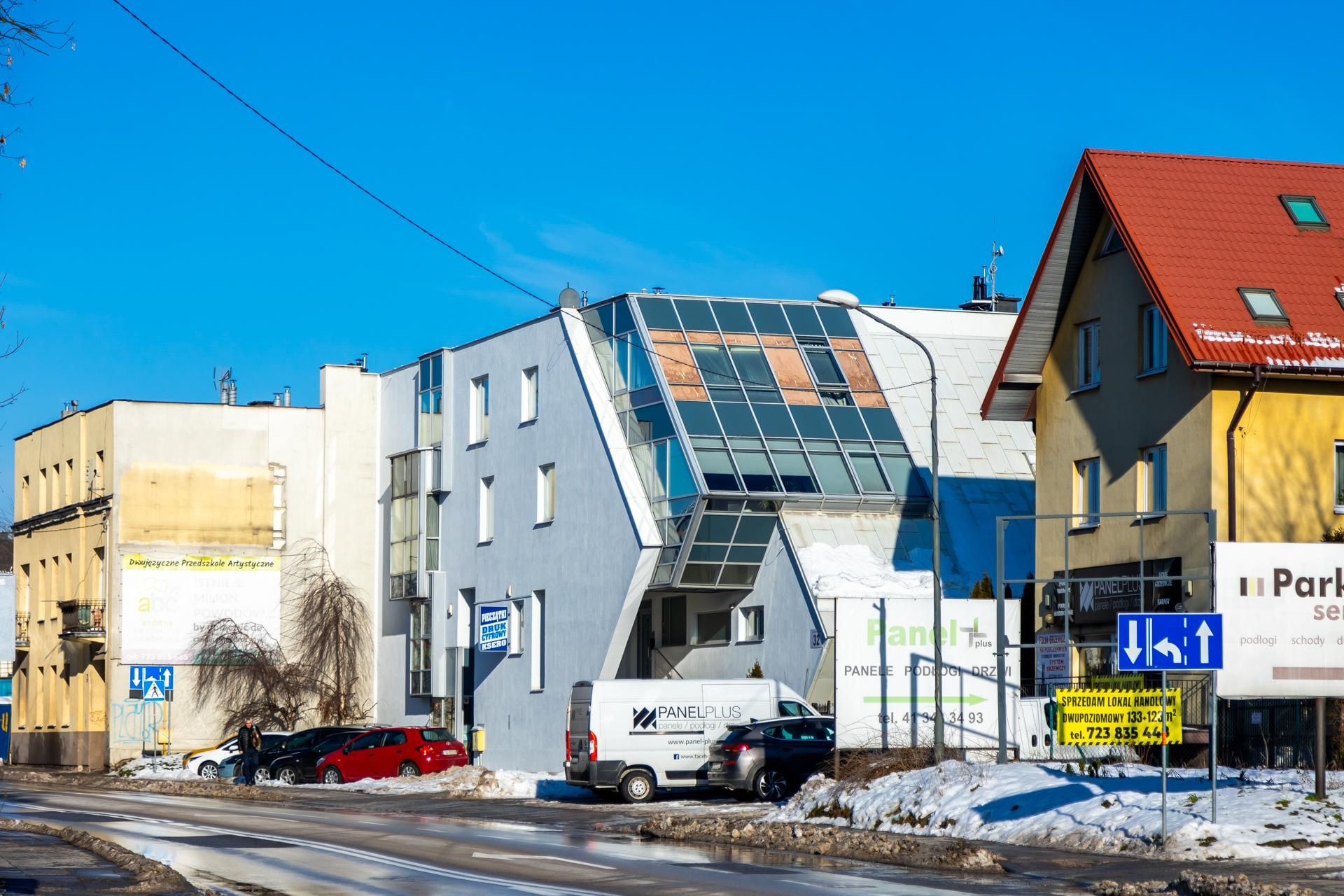 Przewrócony dom w Kielcach