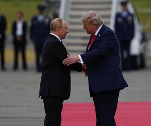 Spotkanie Trump–Putin na Alasce. Tak przywitali się politycy. Niezwykłe obrazy [RELACJA NA ŻYWO 15.08.2025]