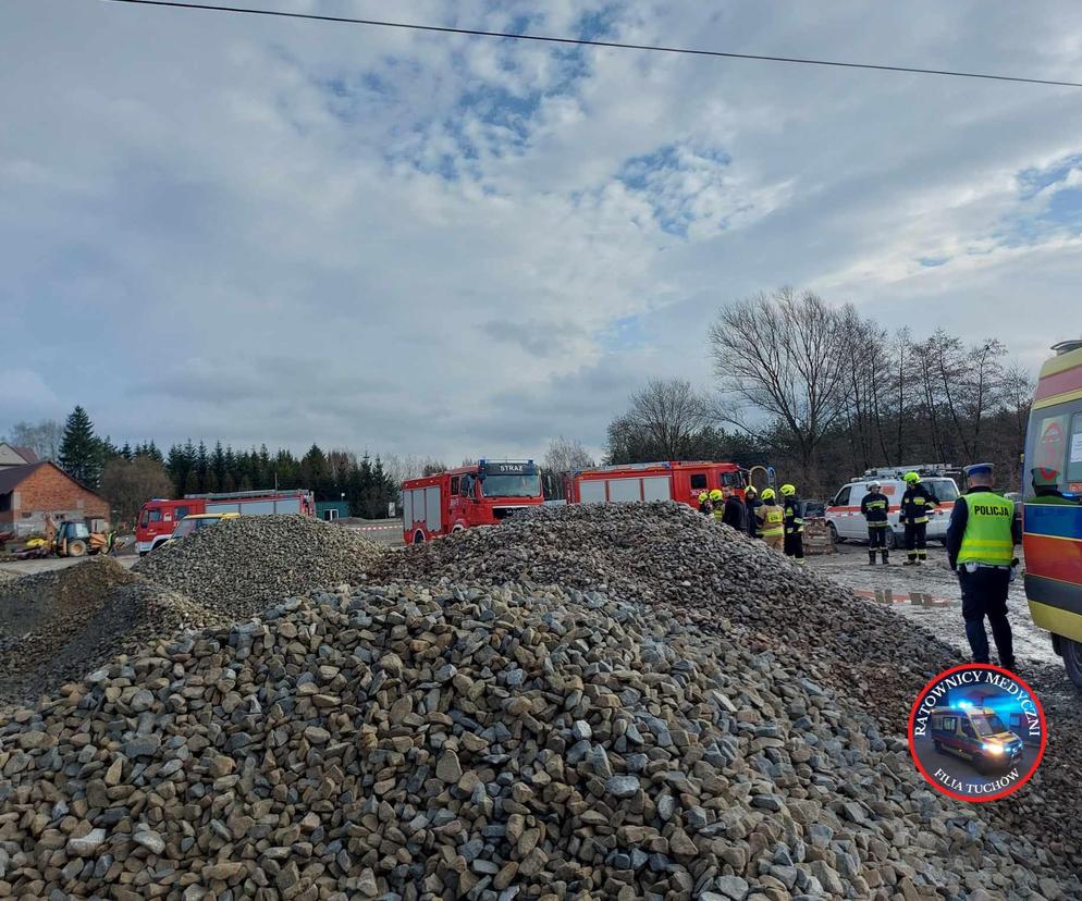 Nieszczęśliwy wypadek koło Tuchowa. Kierowca ciężarówki został porażony prądem