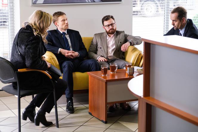 Na Wspólnej odc. 3251. Zuza (Małgorzata Socha), Marczak (Jakub Wons)