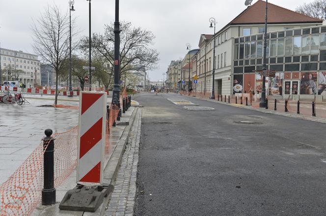 Plac podzielił warszawiaków! Drogie drzewa, usuwanie parkingów i chaotyczna organizacja ruchu to dopiero początek!