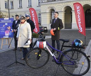Rośnie liczba wypadków z udziałem hulajnóg. Radni Mazowsza apelują do dzieci i młodzieży: „Noście kaski i odblaski!”
