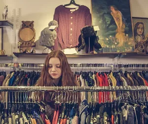 Astrolog przestrzega przed kupowaniem ubrań w lumpeksach. Możesz ściągnąć na siebie potężny gniew i wielkiego pecha. Jak zdjąć urok z używanych przedmiotów?