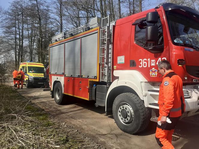 Płock. „Bus wpadł do rzeki, 4 osoby wyciągnięte z pojazdu”. Skandaliczne zachowanie zgłaszającego! [ZDJĘCIA]