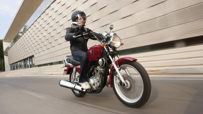 Motocykl 125 ccm: specjalna odzież nie jest wymagana, ale dobry strój się przyda