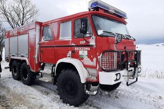 Śnieg zasypał auto 