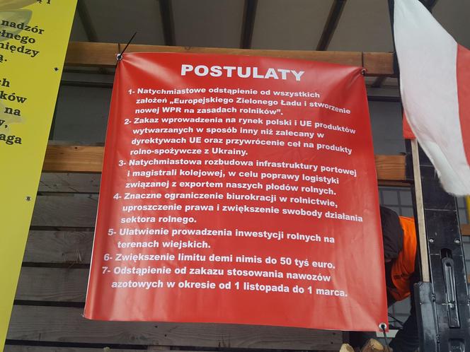 ​Na S5 koło Leszna zaczęła się druga doba rolniczego protestu