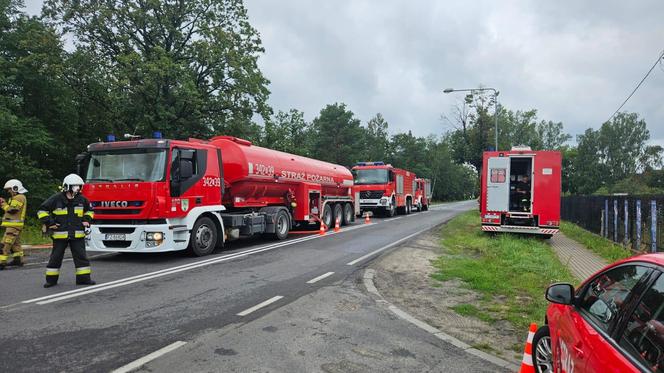 Pożar sklepu z materiałami budowlanymi w Żaganiu. Kilkanaście zastępów walczy z ogniem!	