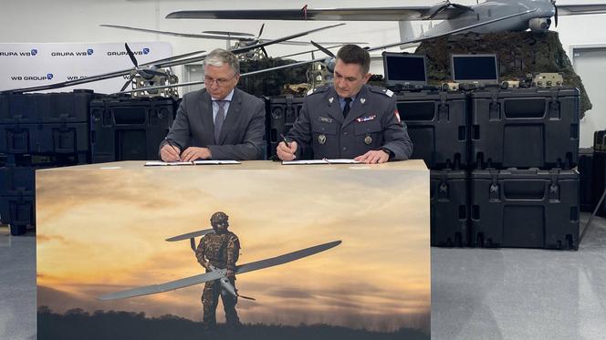 Podpisanie umow przez gen. Kuptela i prezesa Wojciechowskiego