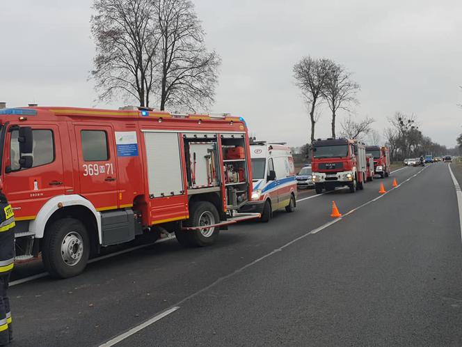 Płock: Dwie osoby POWAŻNIE RANNE w dachowaniu auta! Interweniował helikopter LPR [ZDJĘCIA]