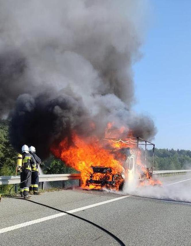 Wypadek na A1. Pożar samochodu zablokował autostradę
