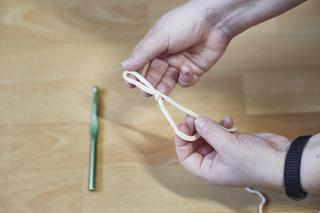 Instrukcja wykonania szydełkowej torebki DIY – krok 1.