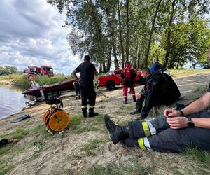 Samochód zjechał do Wisły. Wielogodzinna akcja w Toruniu