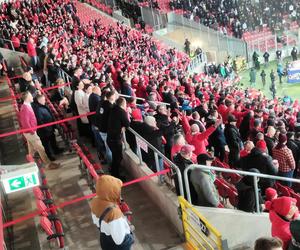 Legia vs. Widzew. Na stadionie w Łodzi zbierają się kibice